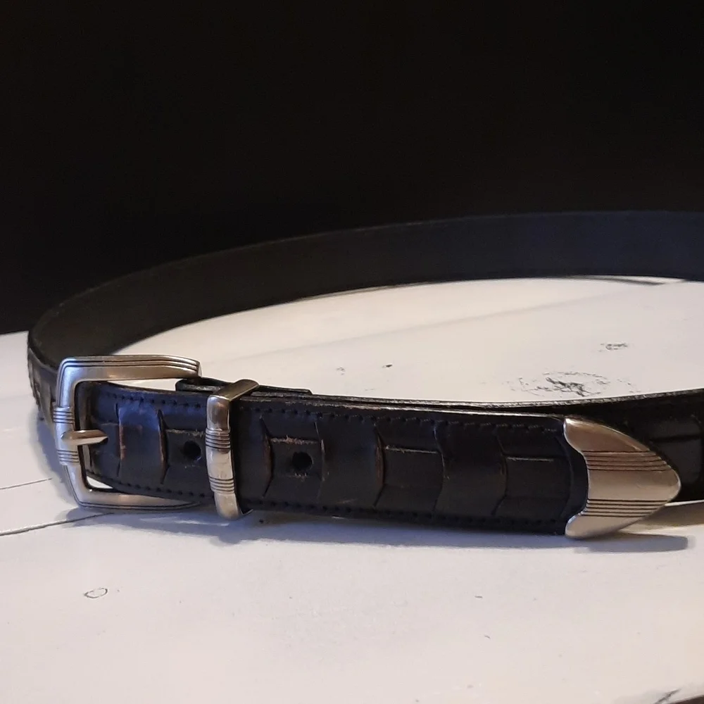 Black Vintage Leather belt sz 36 great pattern